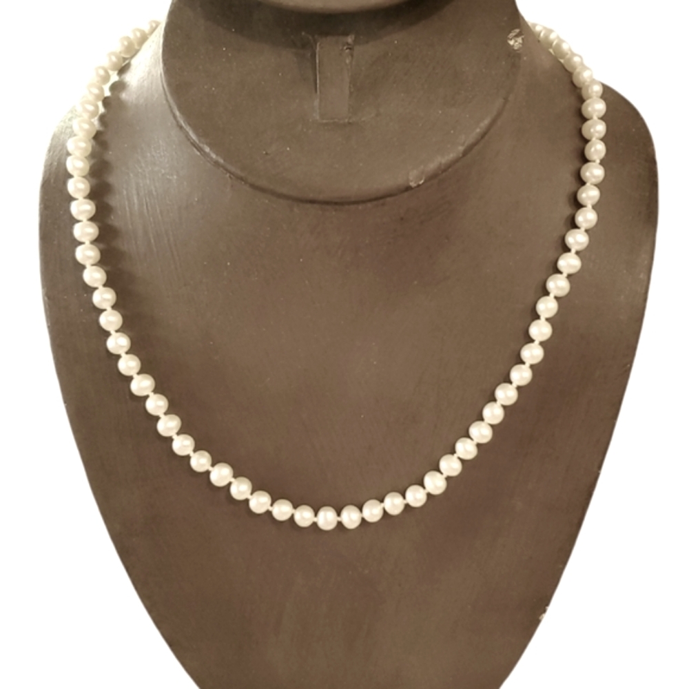 14k Freshwater Pearl Necklace - Picture 4 of 9